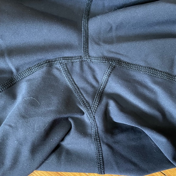 Lululemon leggings size 8 black with mesh - Picture 7 of 11